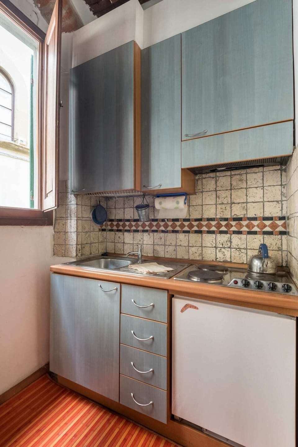Studio | Private kitchen | Fridge, stovetop, toaster, cookware/dishes/utensils
