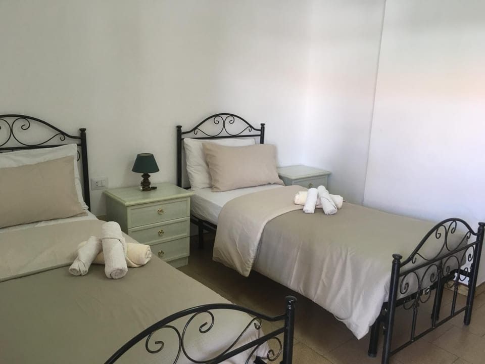 Double Room | Free WiFi, bed sheets