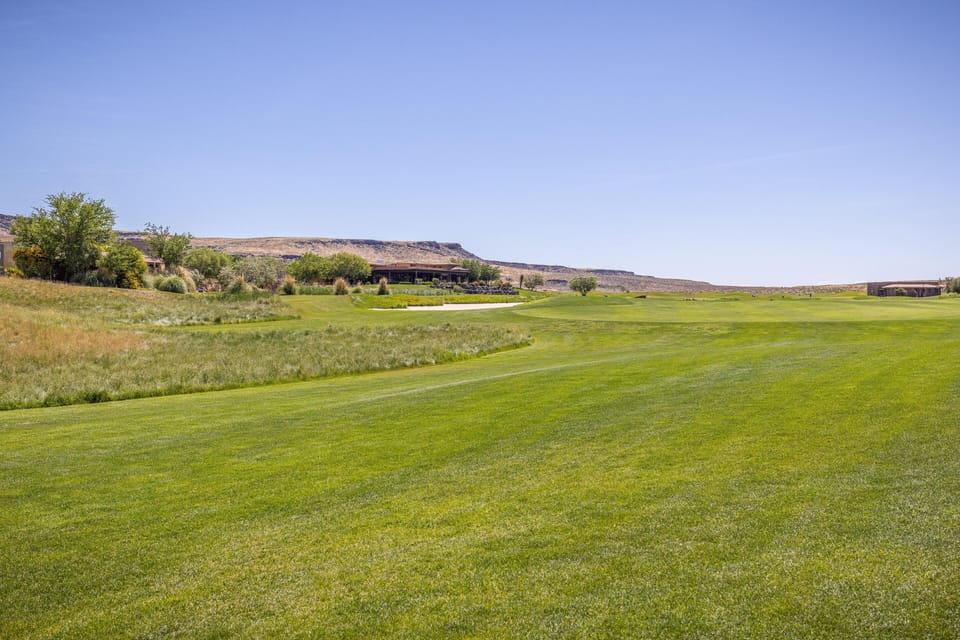 House, Multiple Beds (Retreat At The Ledges) | Golf