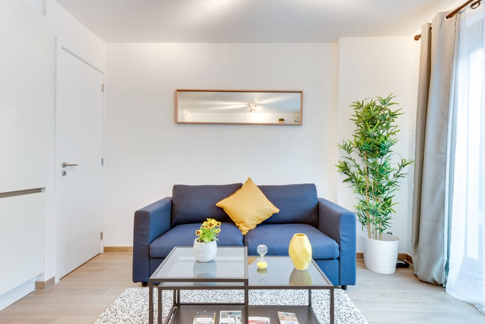 Deluxe Apartment | Living room | Flat-screen TV