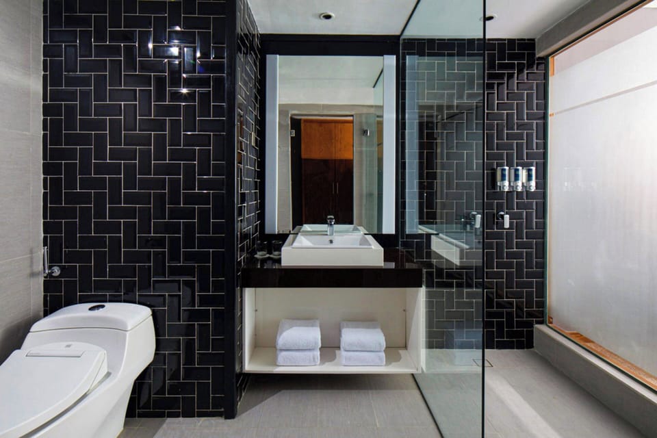 Room, 2 Twin Beds, Pool View | Bathroom | Free toiletries, hair dryer, bathrobes, slippers