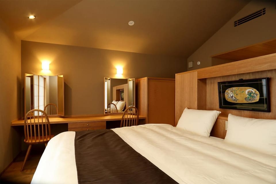 Private Vacation Home | Premium bedding, down comforters, in-room safe, desk