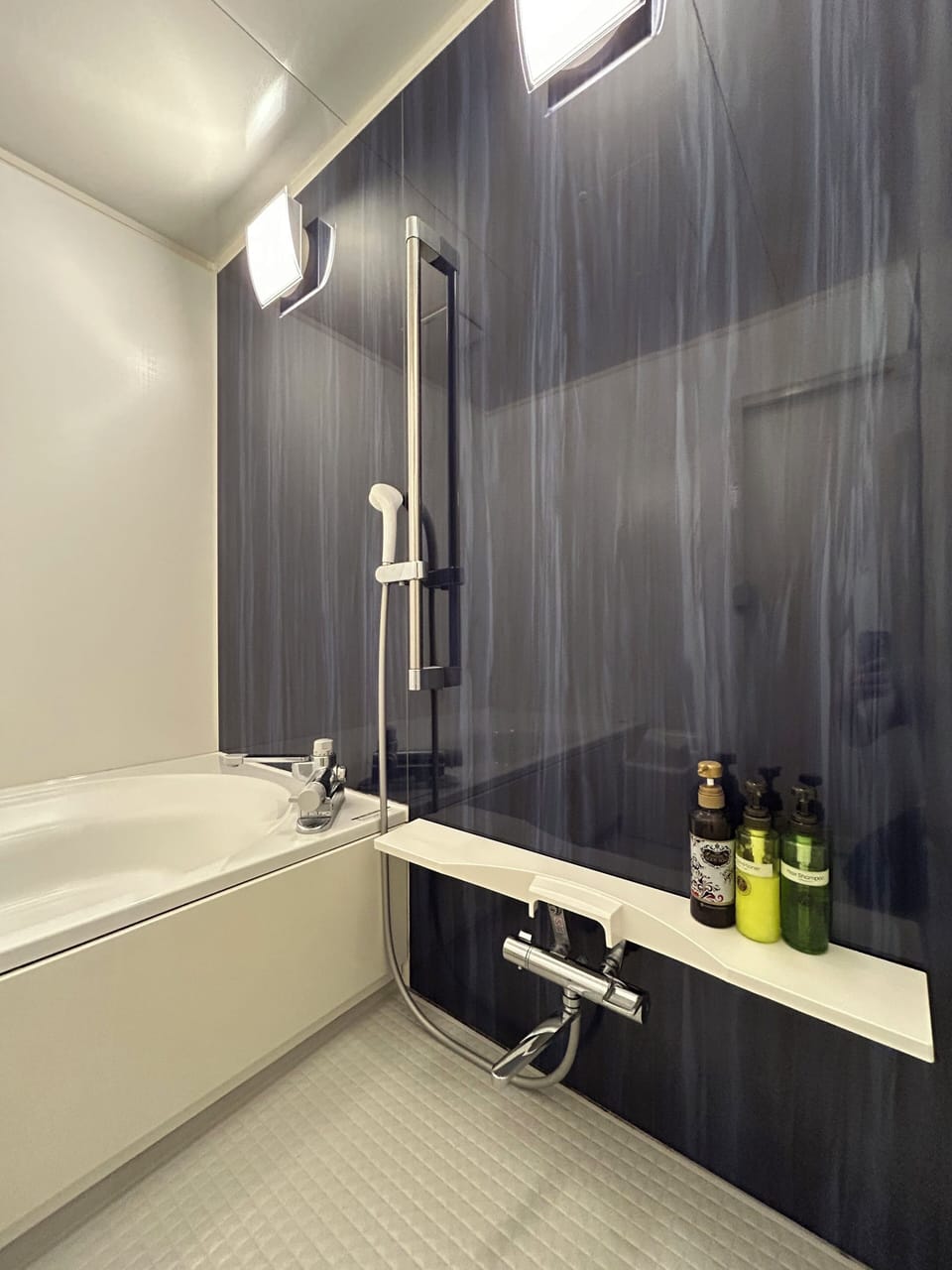Deluxe Villa (205) | Bathroom | Combined shower/tub, deep soaking tub, free toiletries, hair dryer