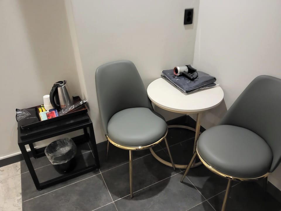 Suite family (Twin) | Desk, free WiFi, bed sheets
