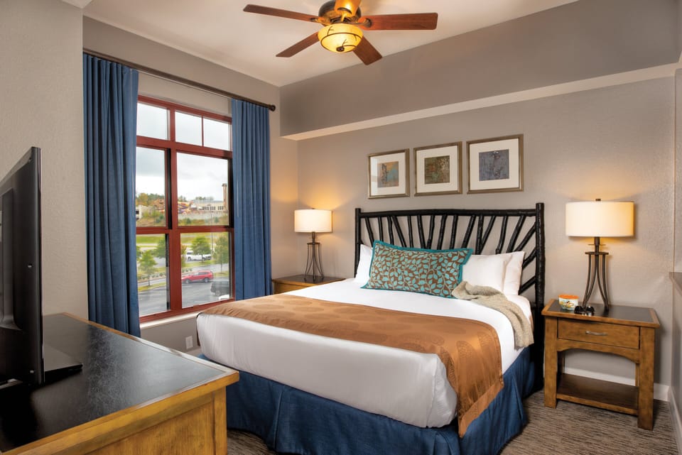 Standard Room, 2 Bedrooms | 1 bedroom, pillowtop beds, in-room safe, desk