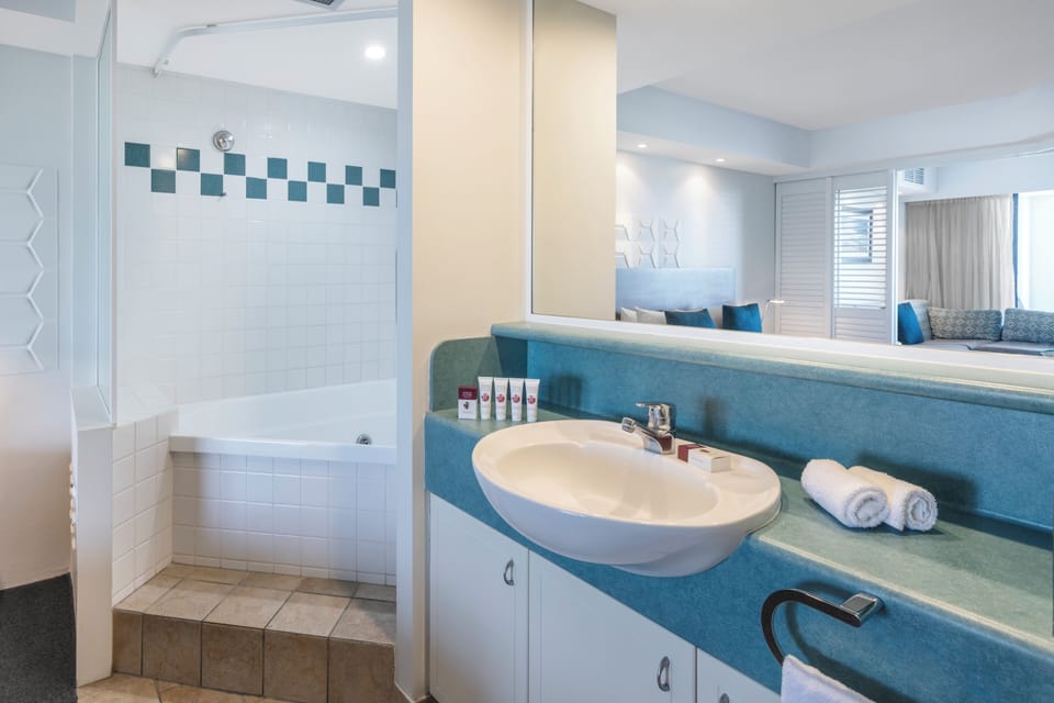 Separate tub and shower, free toiletries, hair dryer, towels