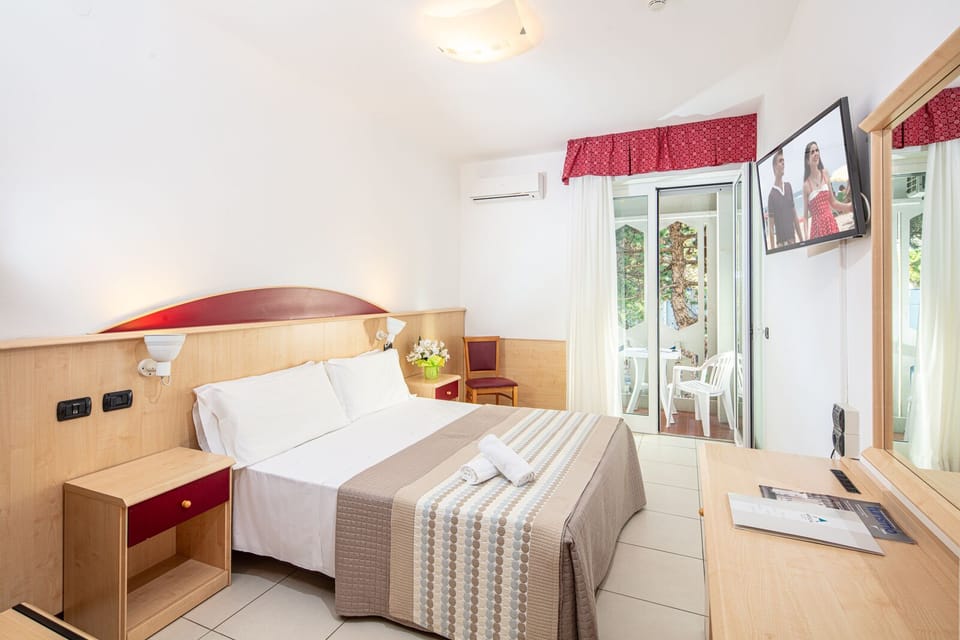 Comfort Double or Twin Room, Balcony | In-room safe, desk, free WiFi, bed sheets