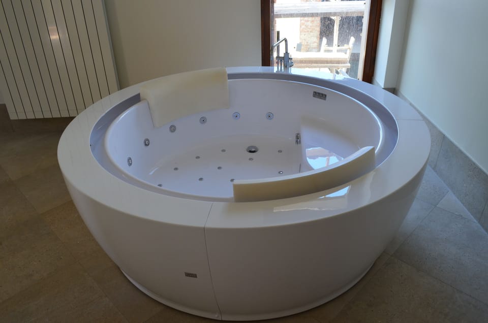 Sauna, hot tub, deep-tissue massages, Thai massages, sports massages