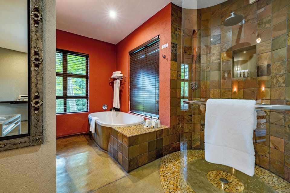 Executive (3) | Bathroom | Separate tub and shower, deep soaking tub, rainfall showerhead