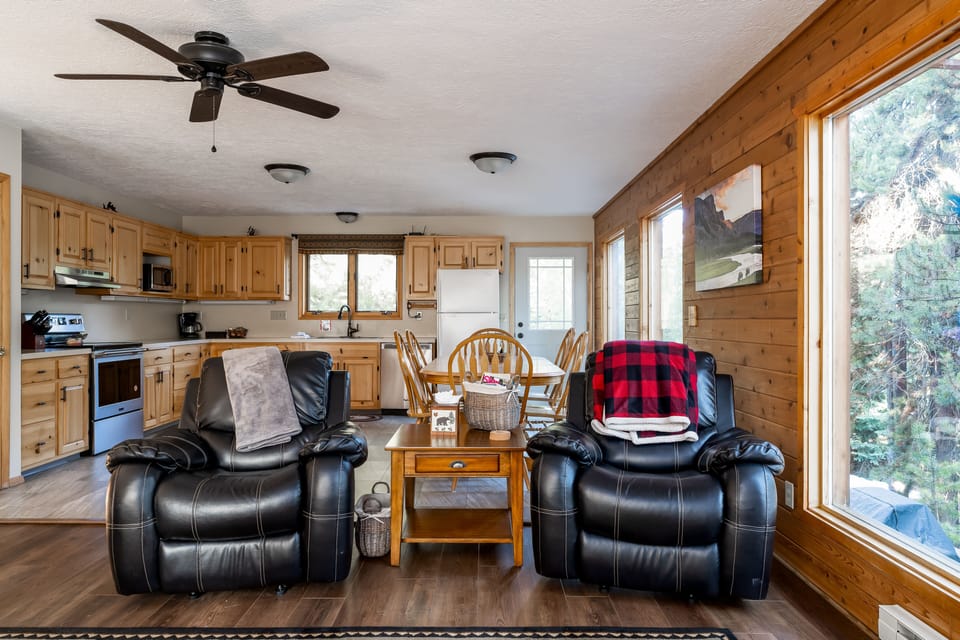 Family House | Living room | Flat-screen TV