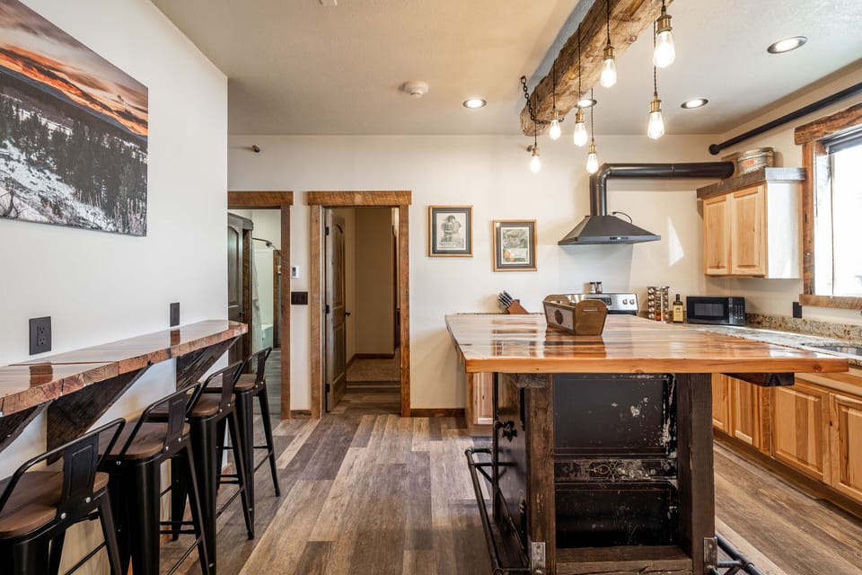 The Continental Divide | Down comforters, in-room safe, individually decorated