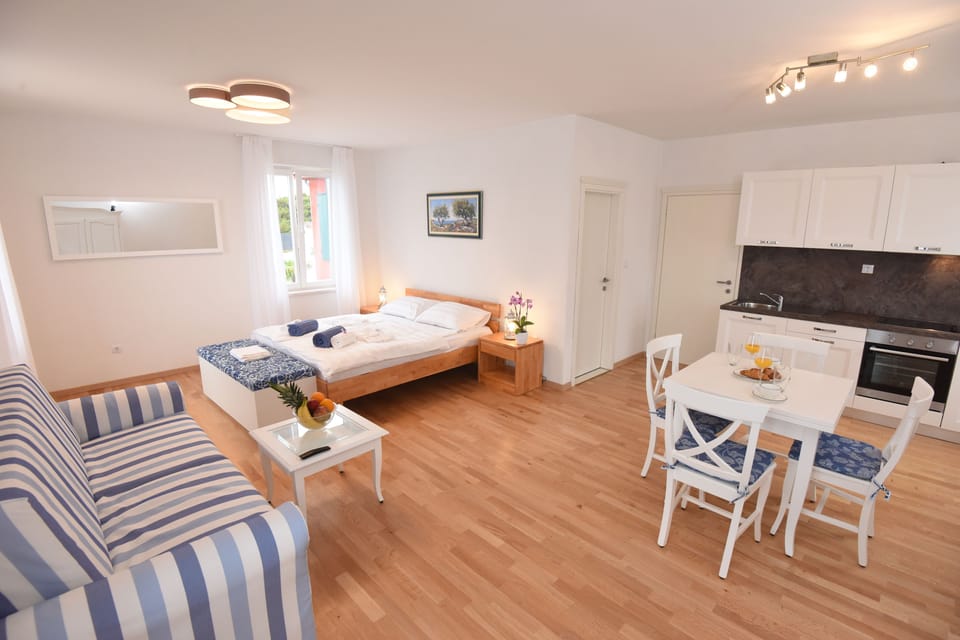 Premium Studio, Sea View | Premium bedding, in-room safe, individually decorated