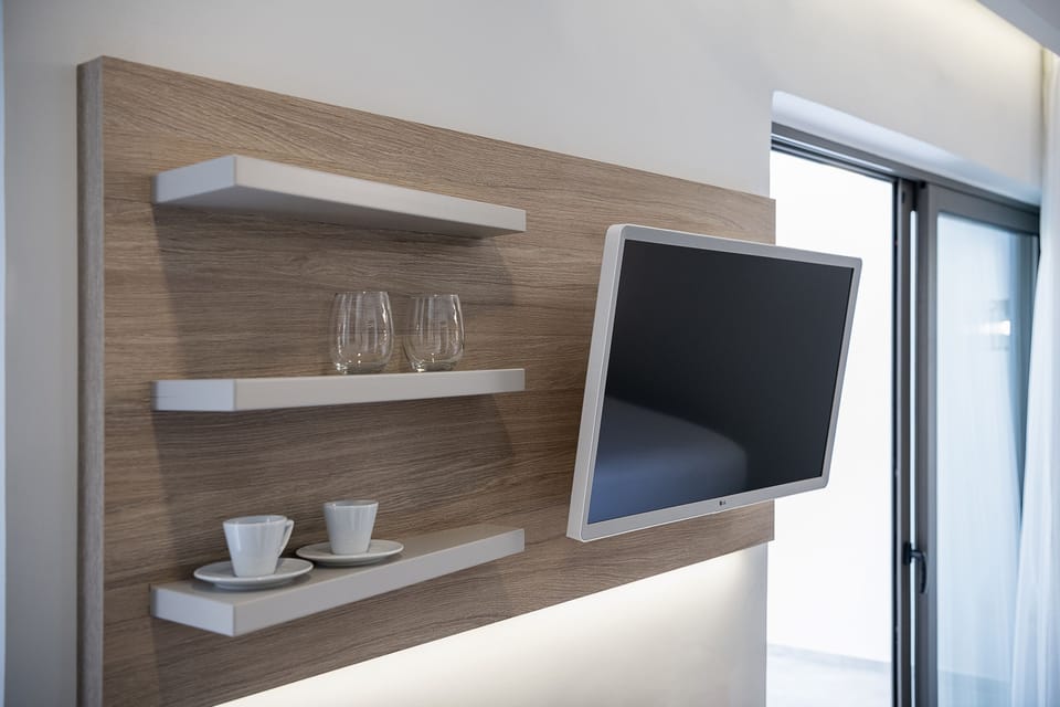Superior Double Room, Garden View | Minibar, in-room safe, desk, laptop workspace