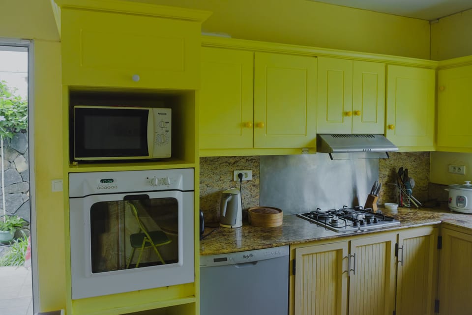 Deluxe Villa (Danielle) | Private kitchen | Fridge, microwave, oven, stovetop