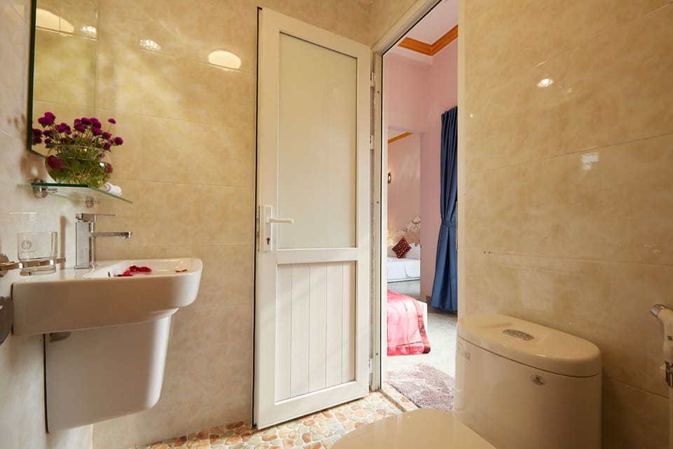 In-room safe, desk, soundproofing, free WiFi