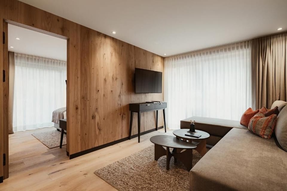 Junior Suite | Living area | Flat-screen TV