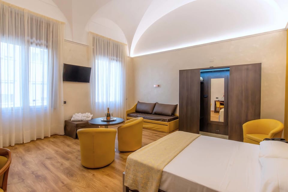 In-room safe, desk, iron/ironing board, free WiFi