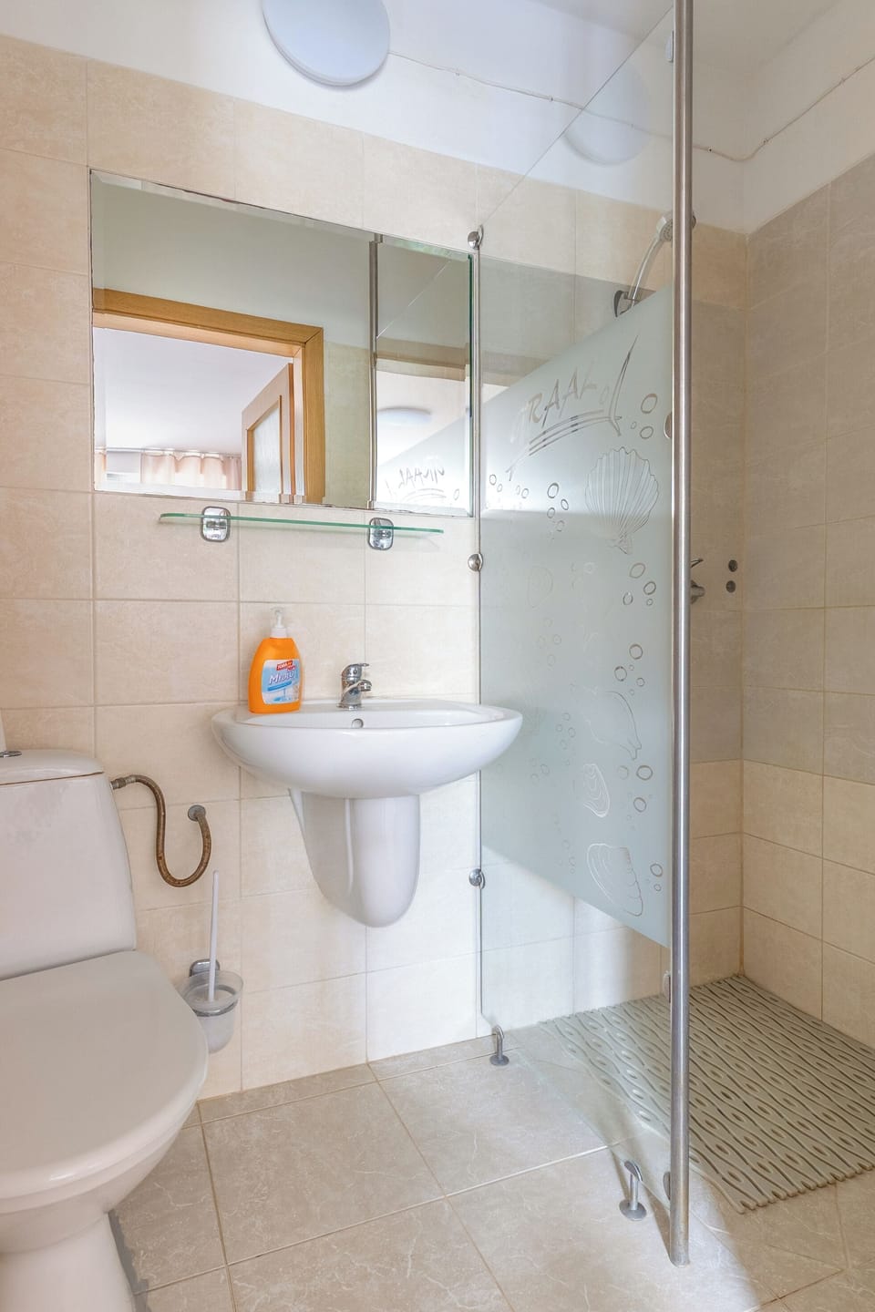 Shower, towels
