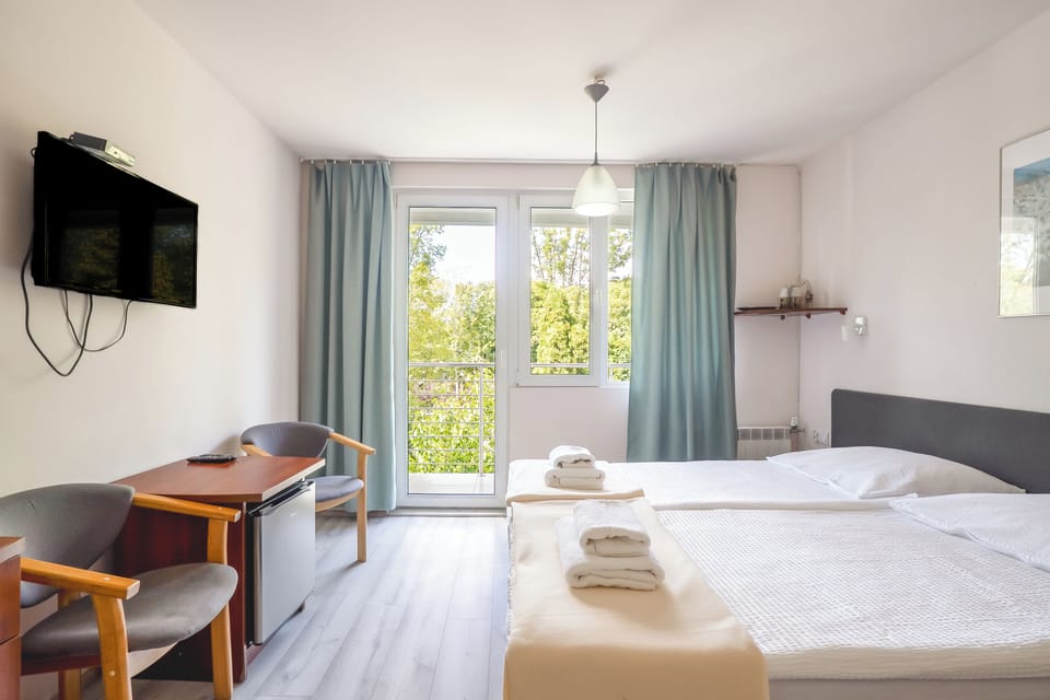 Free WiFi, bed sheets