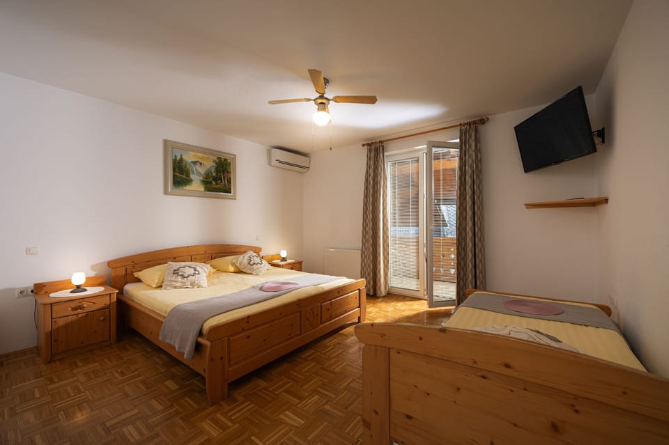 Comfort Studio Suite, 1 Bedroom, Non Smoking, Balcony | Desk, free WiFi, bed sheets