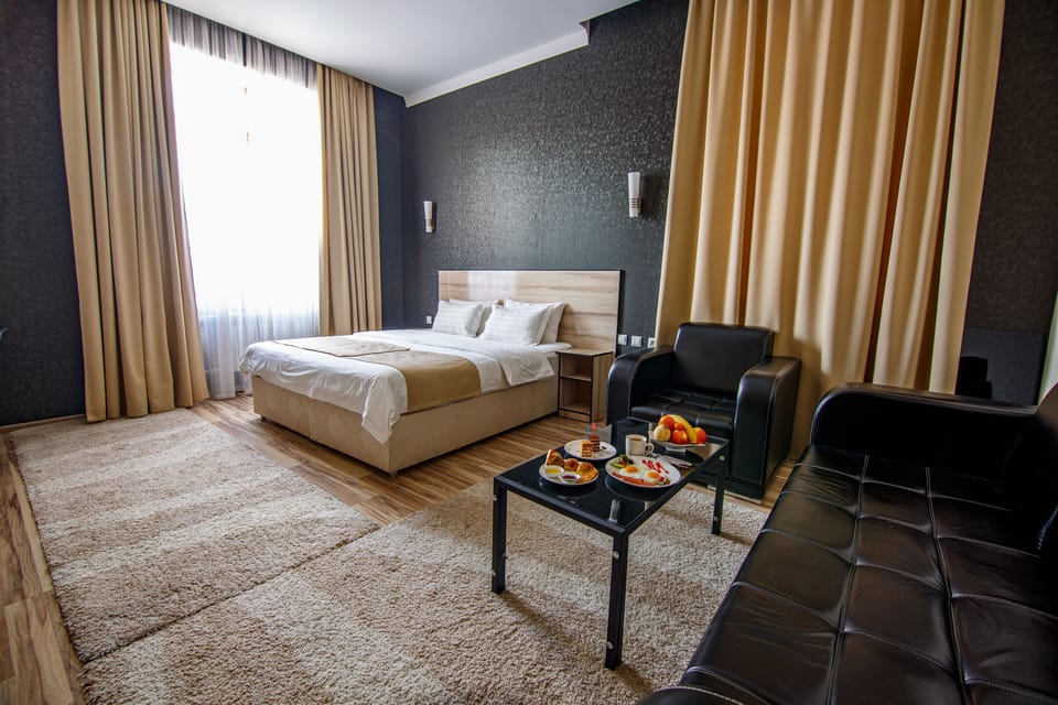 King Studio with Sofa Bed | Desk, blackout drapes, soundproofing, iron/ironing board (on request)