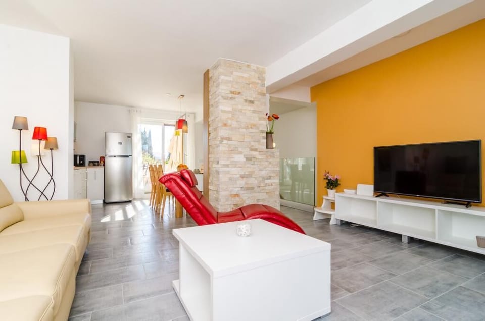 Apartment (2 bed apt,balcony,sea view) | Living room | LCD TV