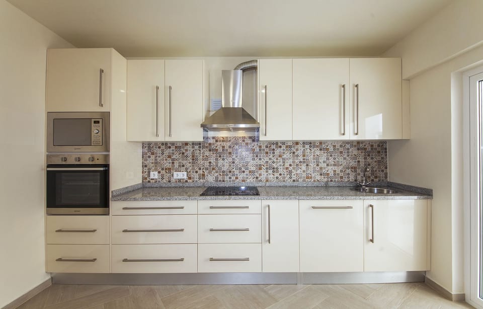 Apartment, 3 Bedrooms | Private kitchen | Full-size fridge, microwave, oven, stovetop