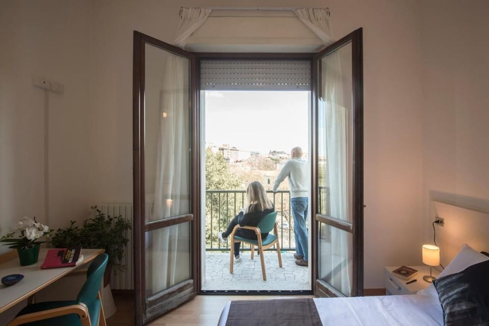 Desk, laptop workspace, cribs/infant beds, rollaway beds