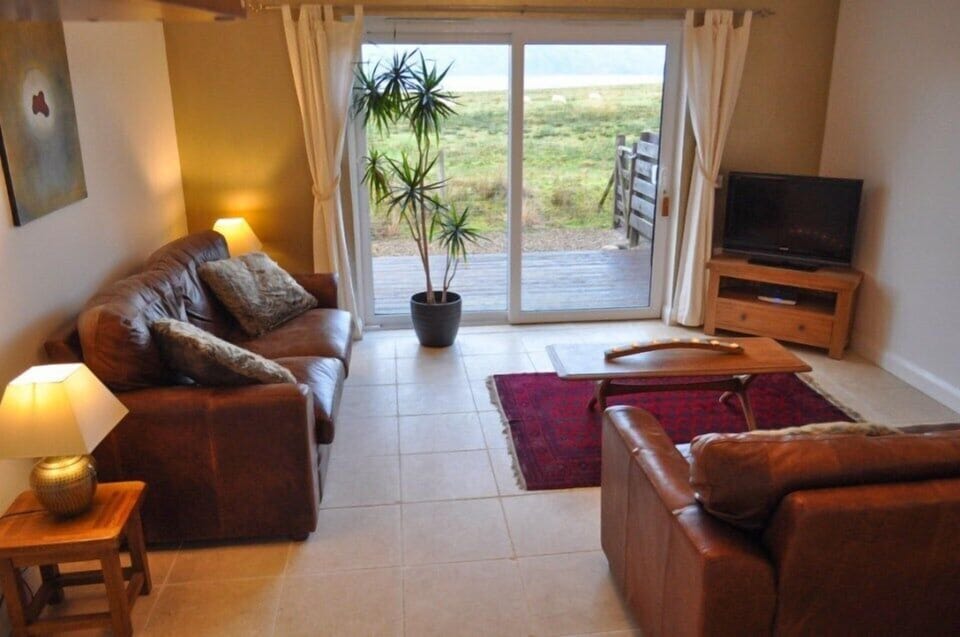 Apartment, Garden View | Living area | Flat-screen TV, DVD player