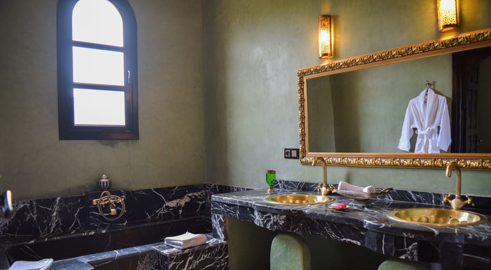 Deluxe Suite, Pool View | Bathroom | Shower, rainfall showerhead, hair dryer, bathrobes