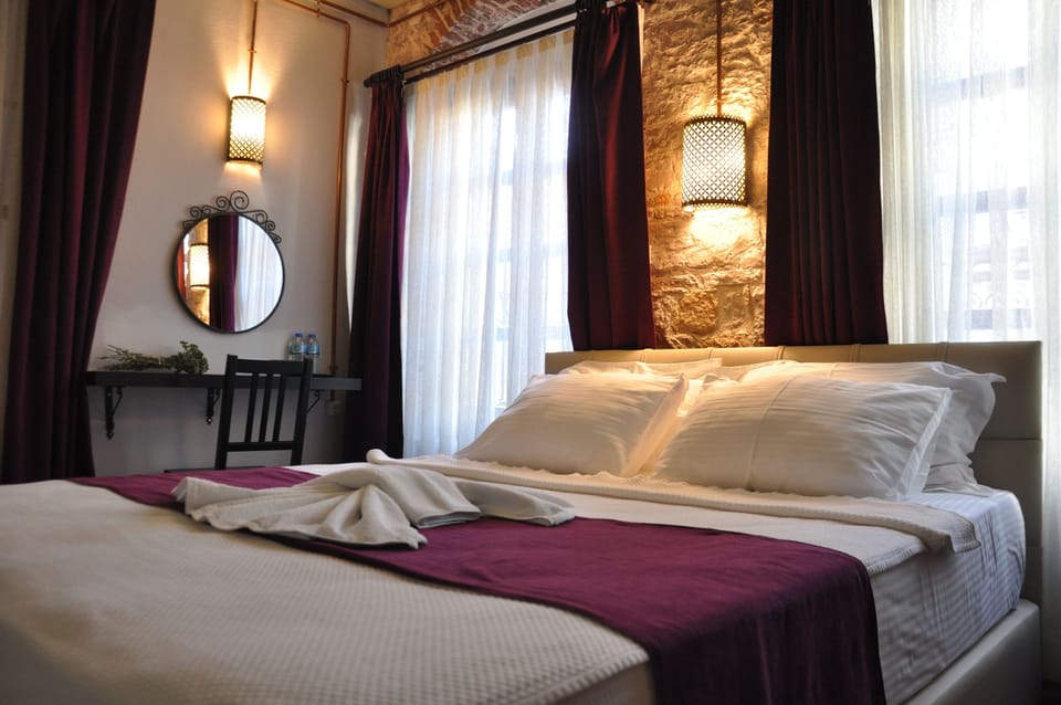 Elite Room, 1 Queen Bed | Free WiFi, bed sheets