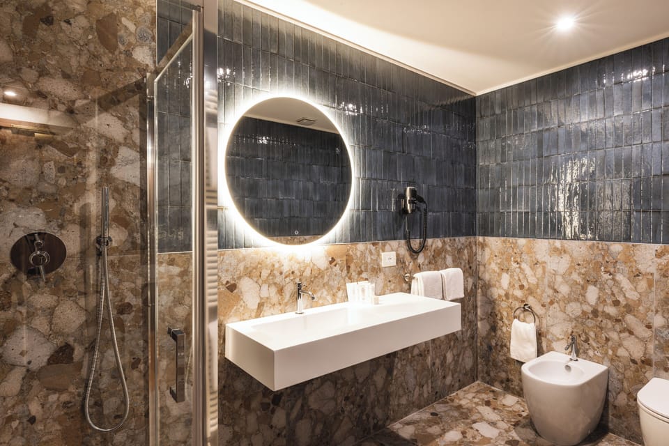 Family Quadrupla | Bathroom | Bathtub, slippers, towels