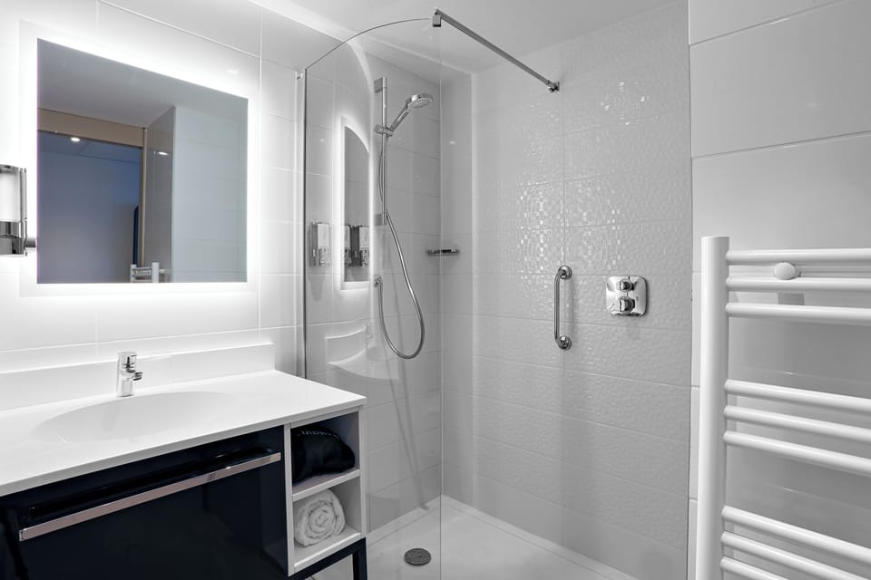 Shower, free toiletries, hair dryer, towels