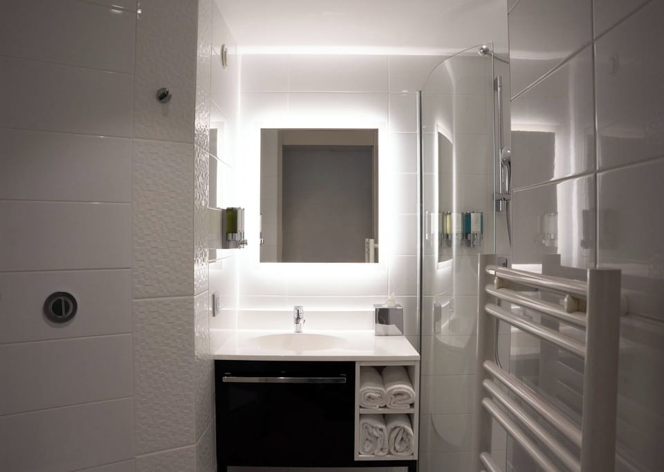 Shower, free toiletries, hair dryer, towels