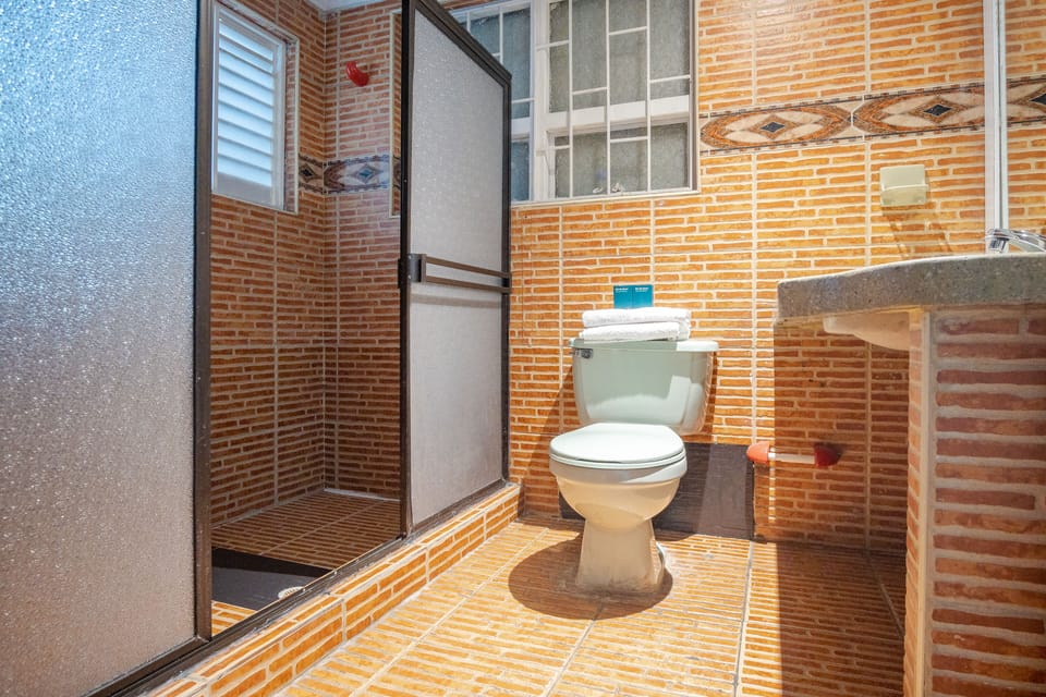 Family Room | Bathroom | Shower, towels