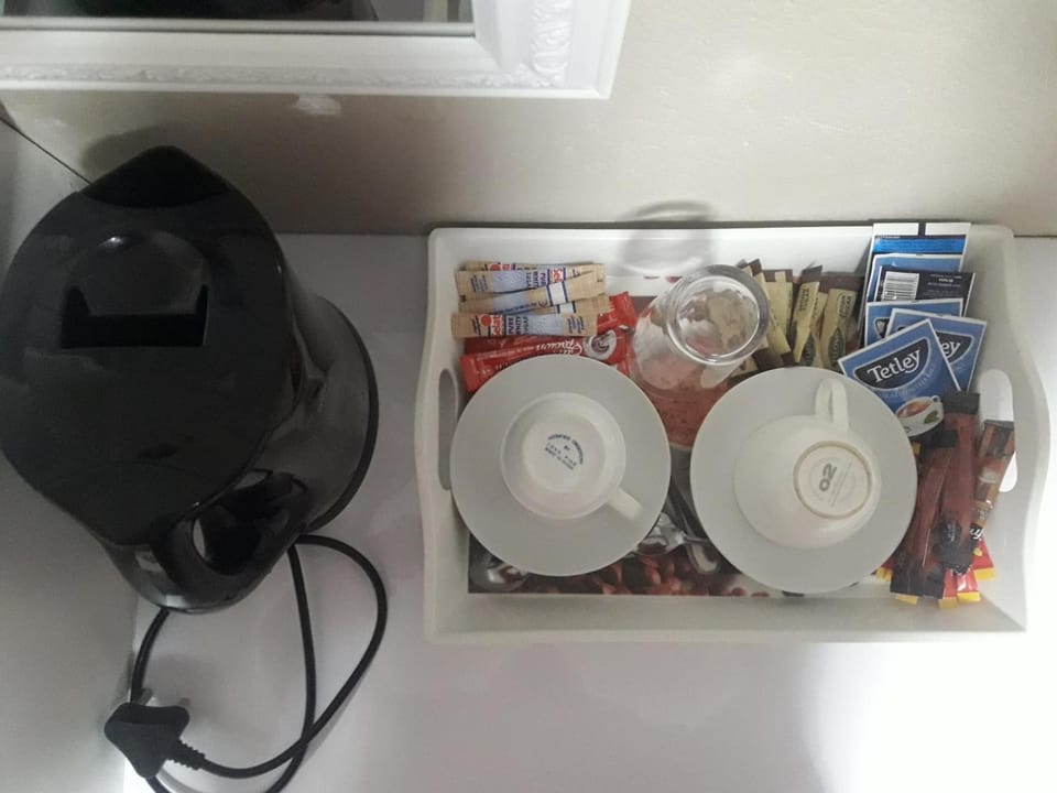 Coffee/tea maker, fridge, microwave
