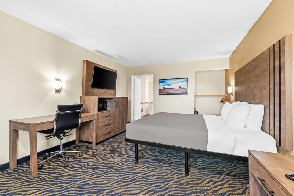 Room, 1 King Bed, Accessible, Non Smoking | Premium bedding, desk, laptop workspace, soundproofing