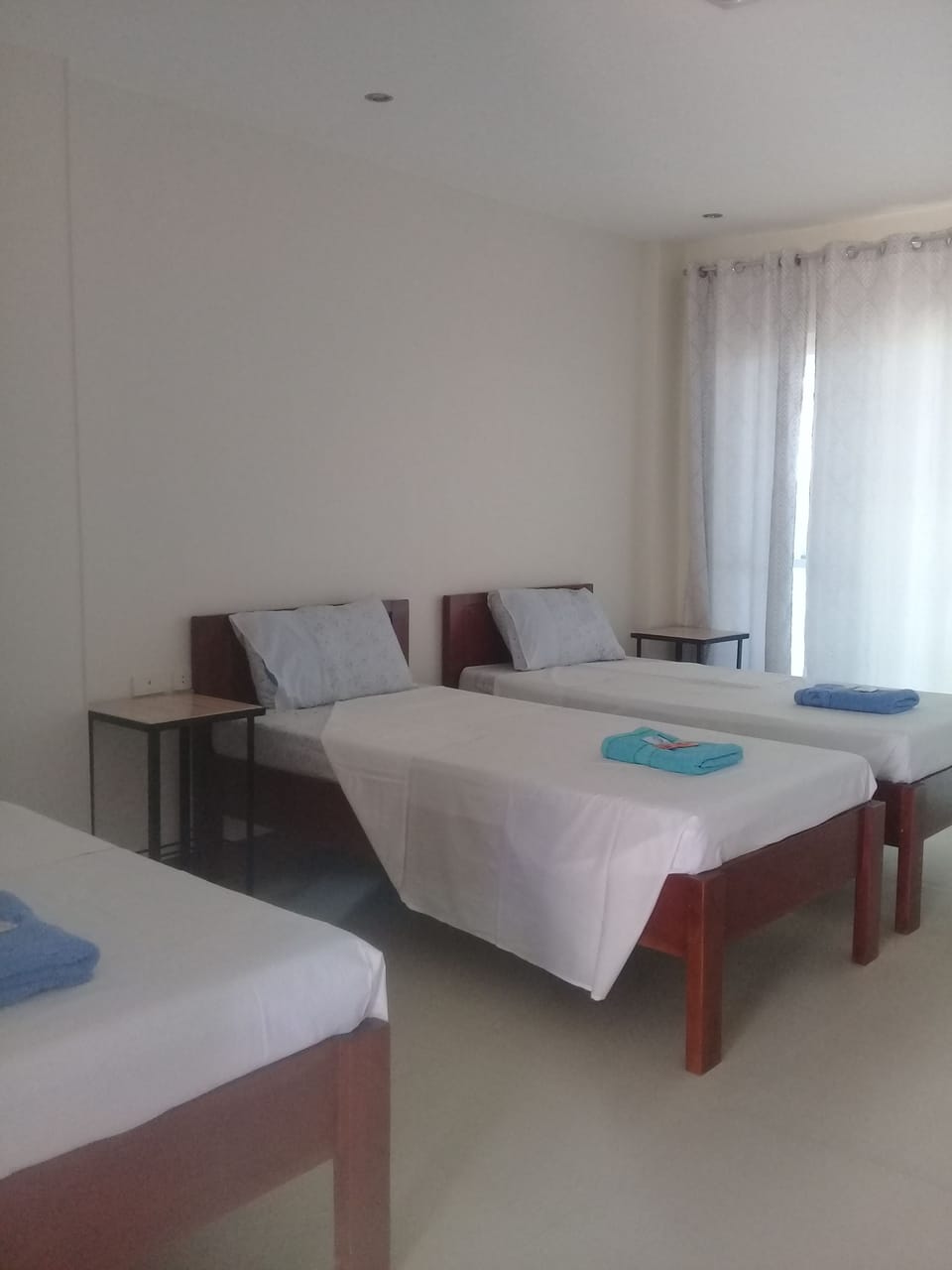 Middle Room | In-room safe, desk, free WiFi, bed sheets