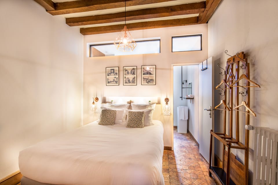 Standard Double Room, Ensuite (Le refuge) | Individually decorated, individually furnished, free WiFi, bed sheets