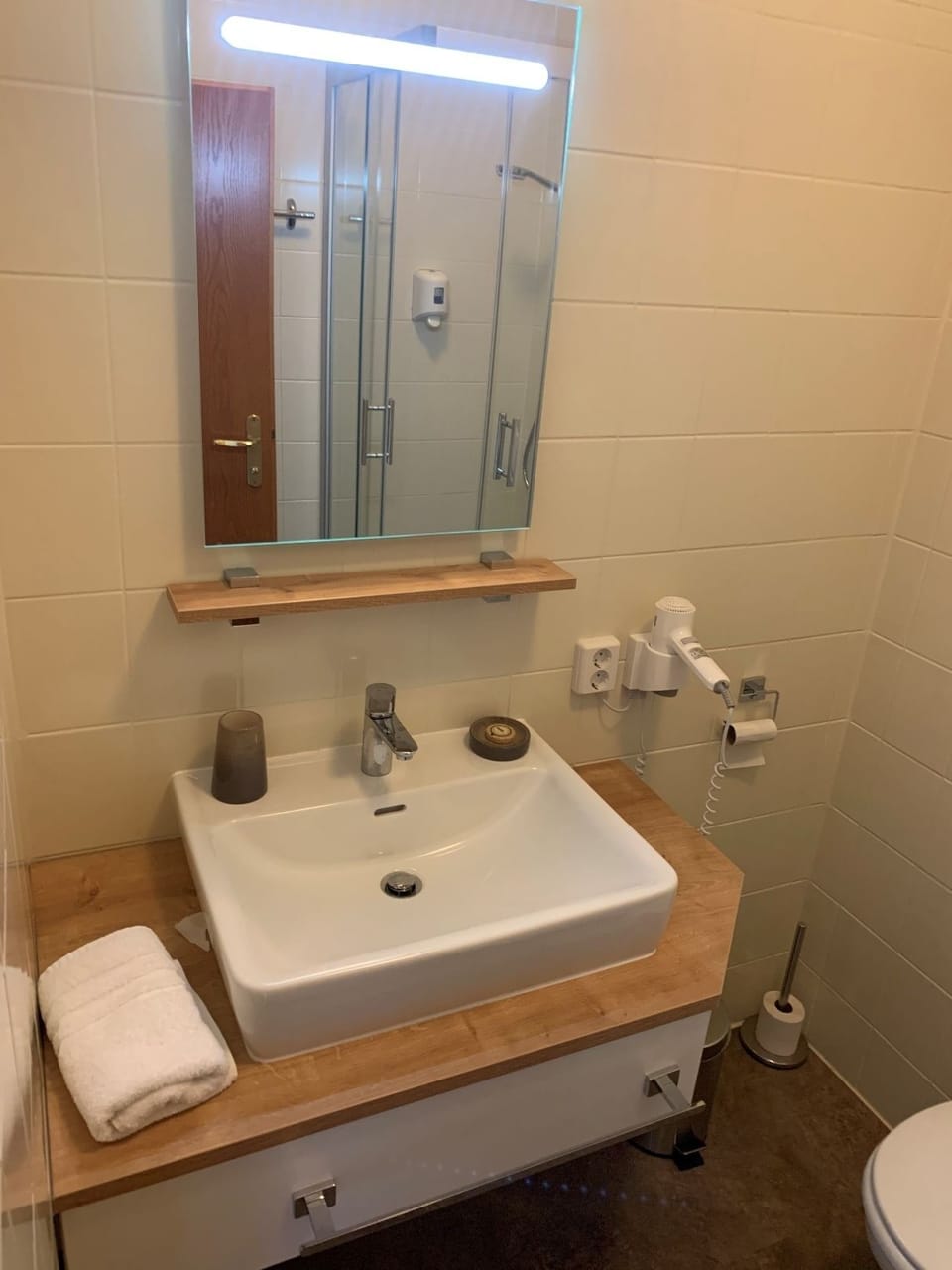 Shower, free toiletries, hair dryer, towels
