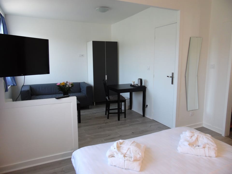 1 bedroom, in-room safe, individually decorated, individually furnished