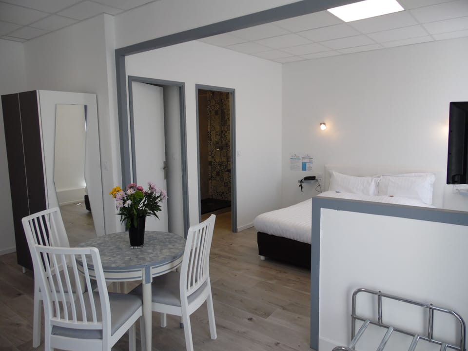 Family Suite | 1 bedroom, in-room safe, individually decorated, individually furnished