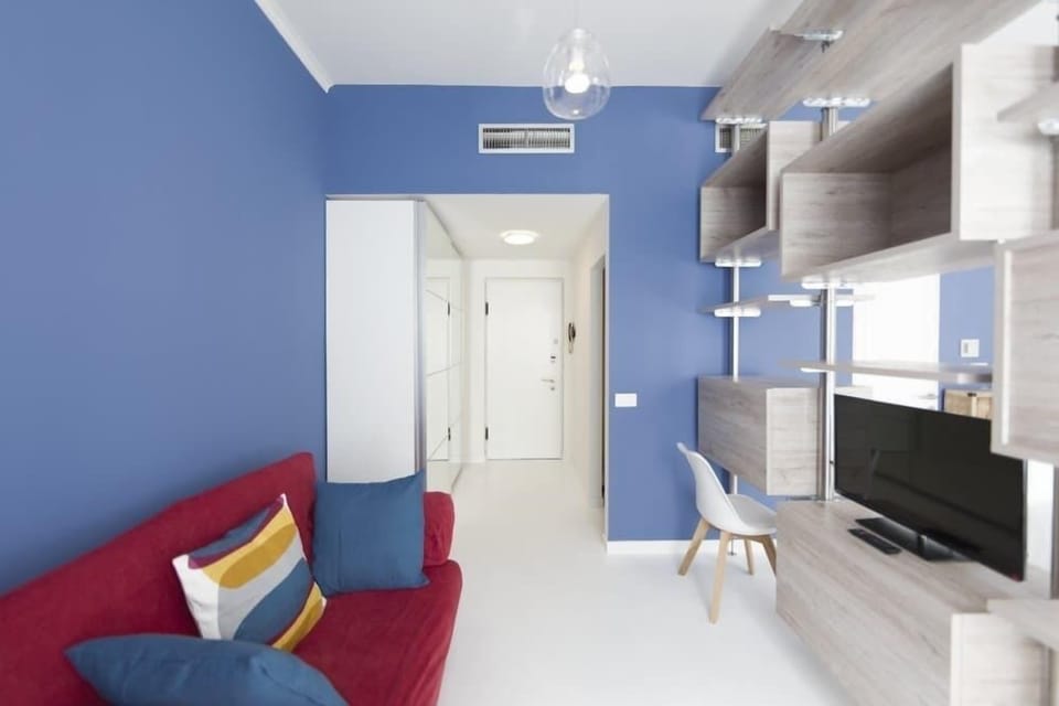 Studio | Living area | Flat-screen TV