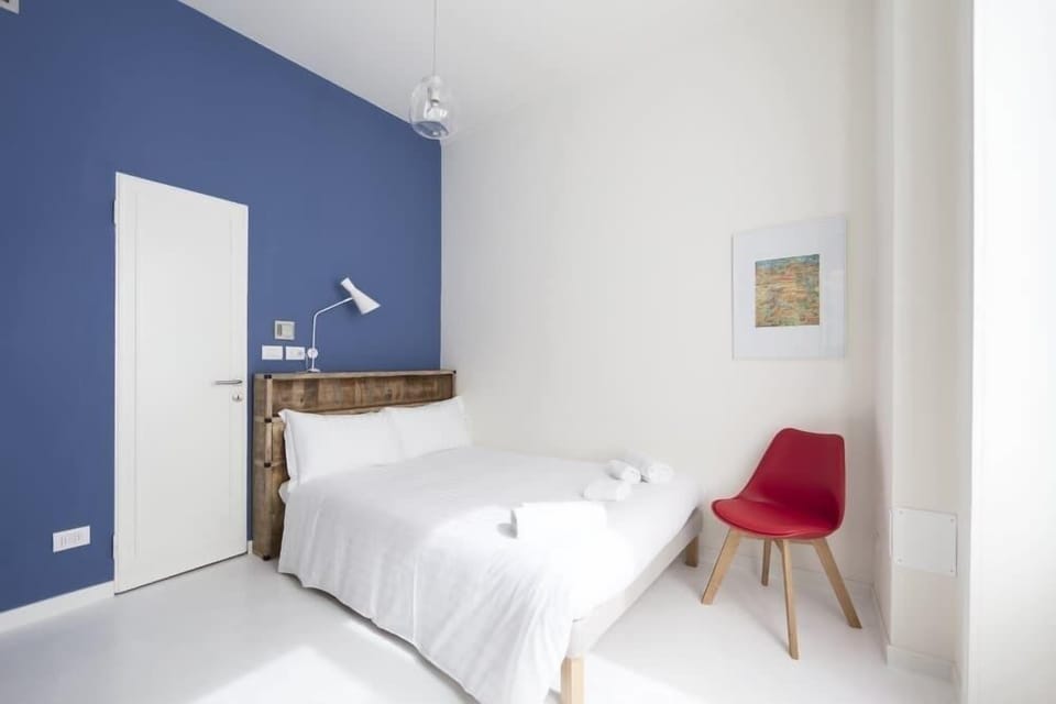 Studio | Desk, iron/ironing board, travel crib, free WiFi
