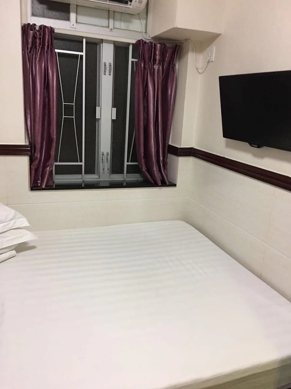 Egyptian cotton sheets, premium bedding, Select Comfort beds, desk