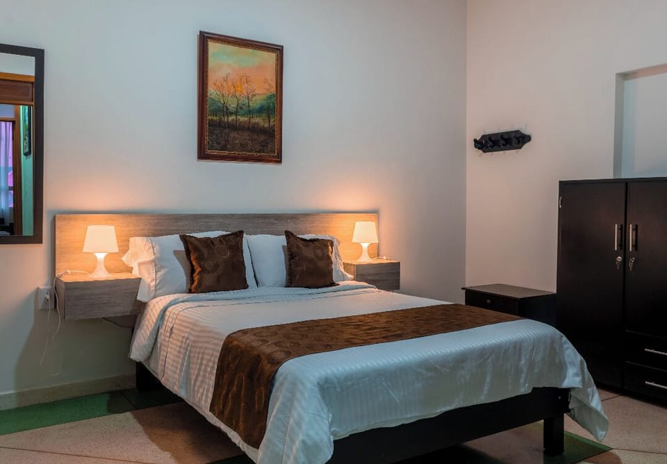 Double Room | WiFi (free), bed sheets