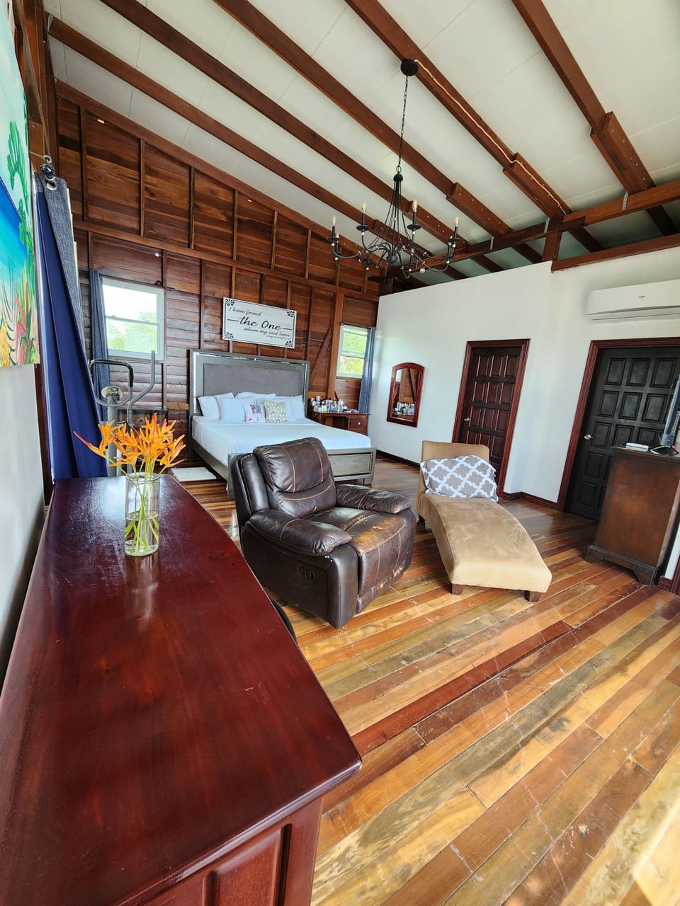 Deluxe House | Desk, blackout drapes, soundproofing, WiFi (free)