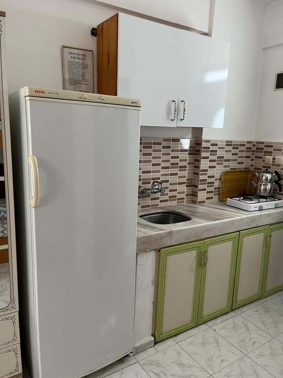 Fridge, stovetop, cookware/dishes/utensils, dining table