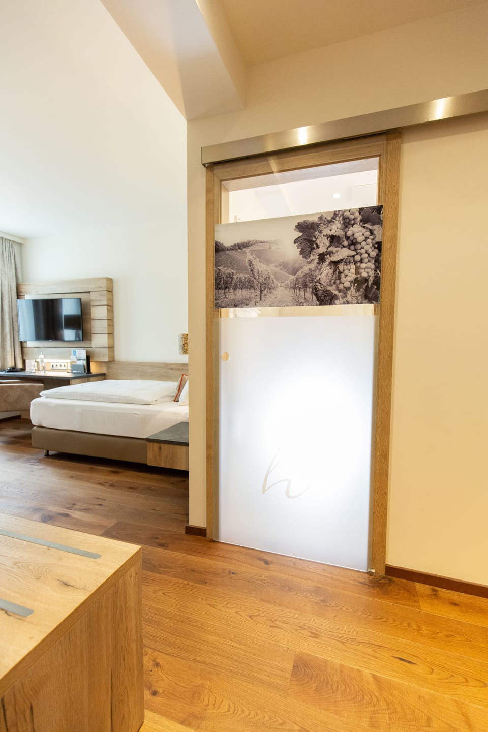 1 bedroom, hypo-allergenic bedding available, in-room safe, desk