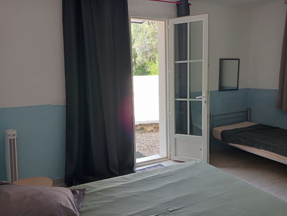 Double Room | Cribs/infant beds, free WiFi, bed sheets